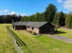 Pinetree Lodge - Ohakune Holiday Home